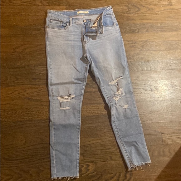 Levi Skinny Jeans 🤍 - Picture 1 of 3